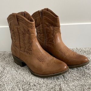 Women’s Cowboy boots size 9